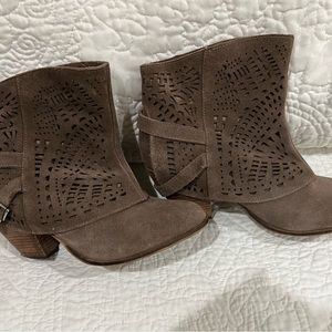 Naughty Monkey ankle booties size 8.5 Taupe